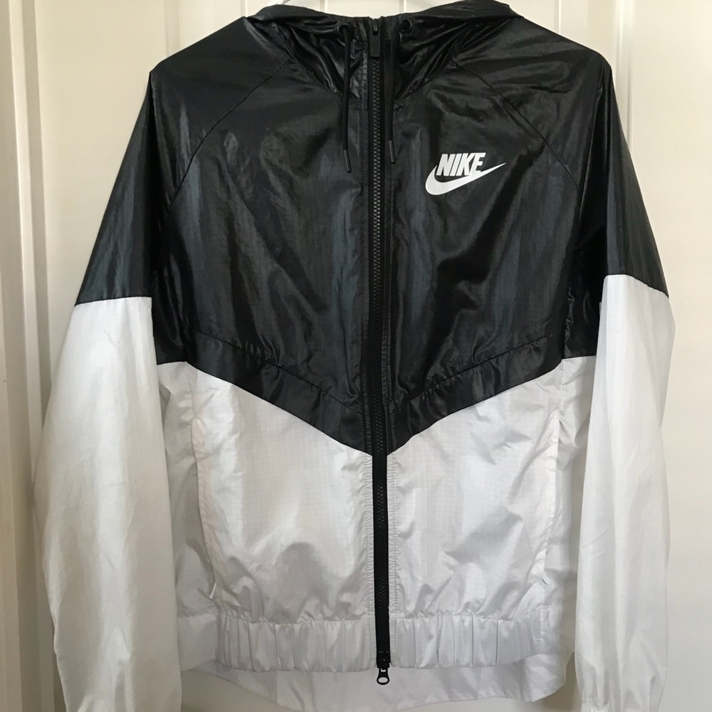 NWOT Nike Black and White Windbreaker